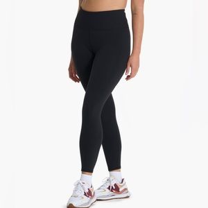 Vuori Ribbed Studio Legging. Black. Small